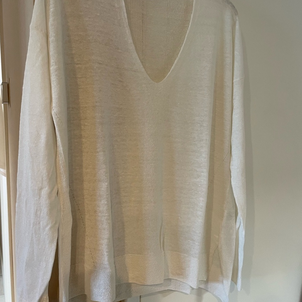 New! Vince Off White  V-Neck Sweater M Linen